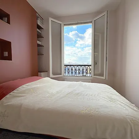 Voltaire Paris